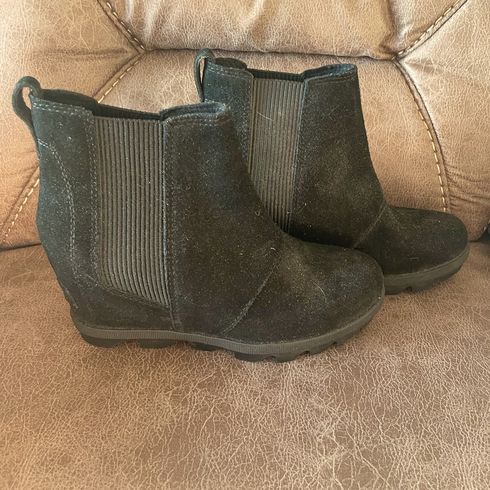 Black wedge sorels- Brand new, never worn